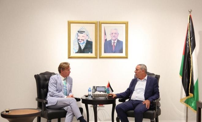 حسين الشيخ يستقبل ممثل الاتحاد الأوروبي لدى فلسطين