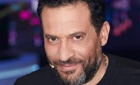 بسبب إبنته.. ماجد المصري ينهار بكاءاً مباشرة على الهواء