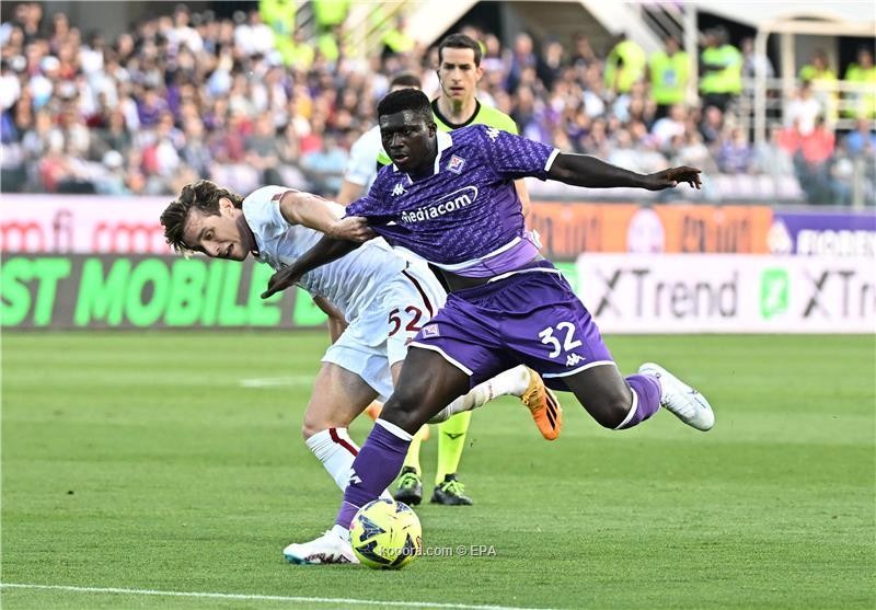 بالصور : فيورنتينا يصعق روما في الكالتشيو