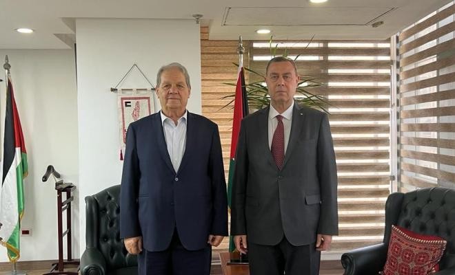 السفير اللوح يلتقي رئيس المجلس الوطني الفلسطيني في القاهرة
