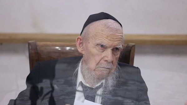 قناة عبرية: وفاة أحد كبار حاخامات إسرائيل عن عمر 100 عامًا