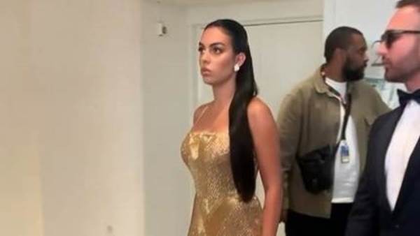 جورجينا تثير الجدل بإطلالة غريبة في مهرجان كان السينمائي