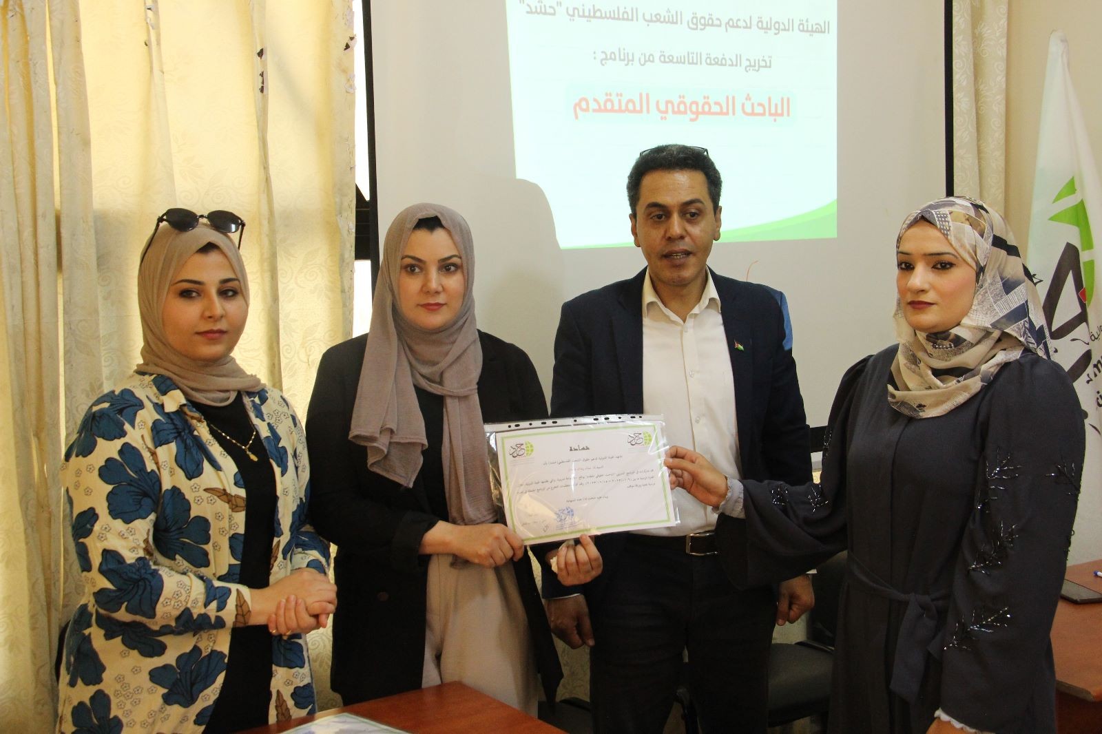 “حشد” تُخرج 18 باحث وباحثة من برنامج “الباحث القانوني”