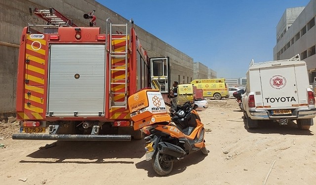 إصابة عامل فلسطيني إثر وقوعه من علو في أسدود