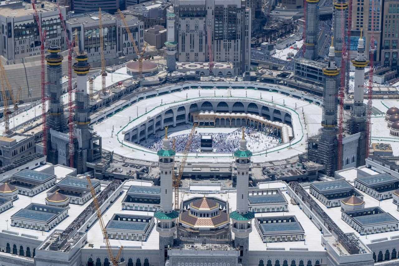 حُجاج بيت الله الحرام يتوجّهون إلى مشعر مِنى لقضاء يوم التروية