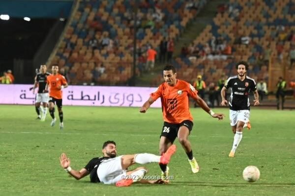 بالصور: الأهلي يواصل الثلاثيات أمام البنك ويسترد الصدارة