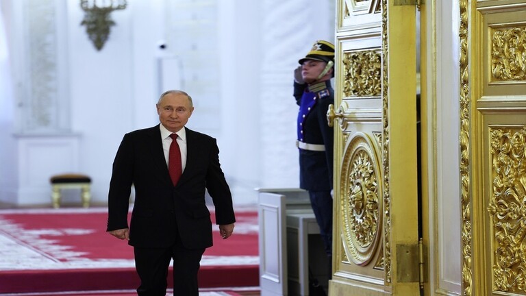 بوتين يصل بطرسبورغ لمتابعة تدريبات الأساطيل الروسية