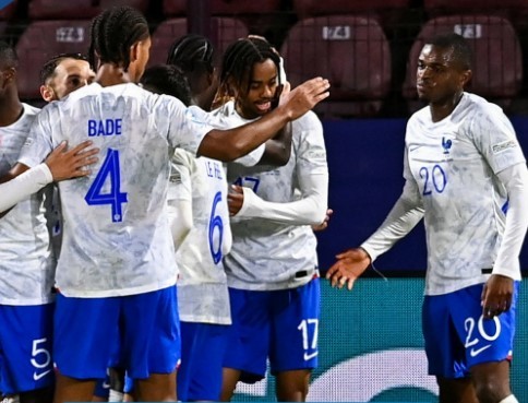 فرنسا تقسو على سويسرا.. وترافقها لربع نهائي أوروبا للشباب