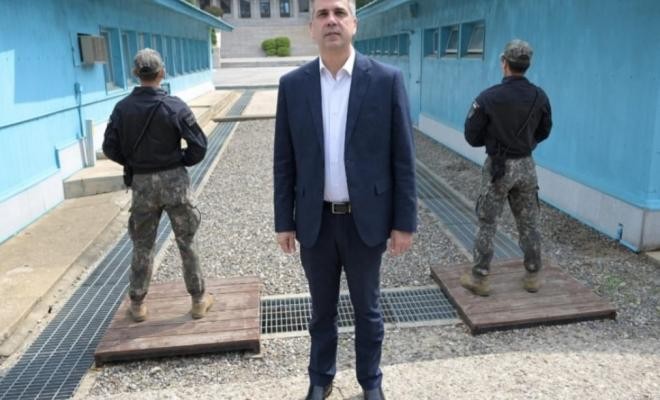 وزير خارجية الاحتلال يوجّه رسالة على الحدود بين كوريا الجنوبية والشمالية