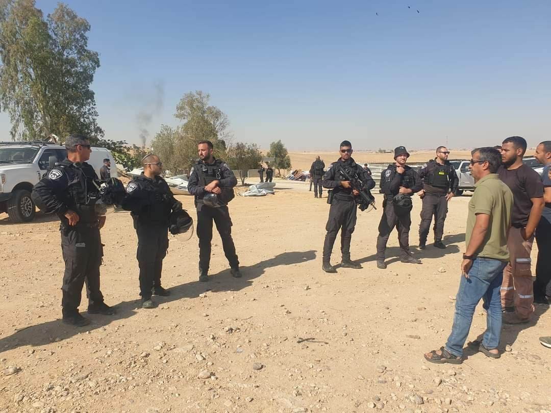 الاحتلال يهدم 5 مساكن لعائلة في ضواحي قرية عرعرة بالنقب المحتل