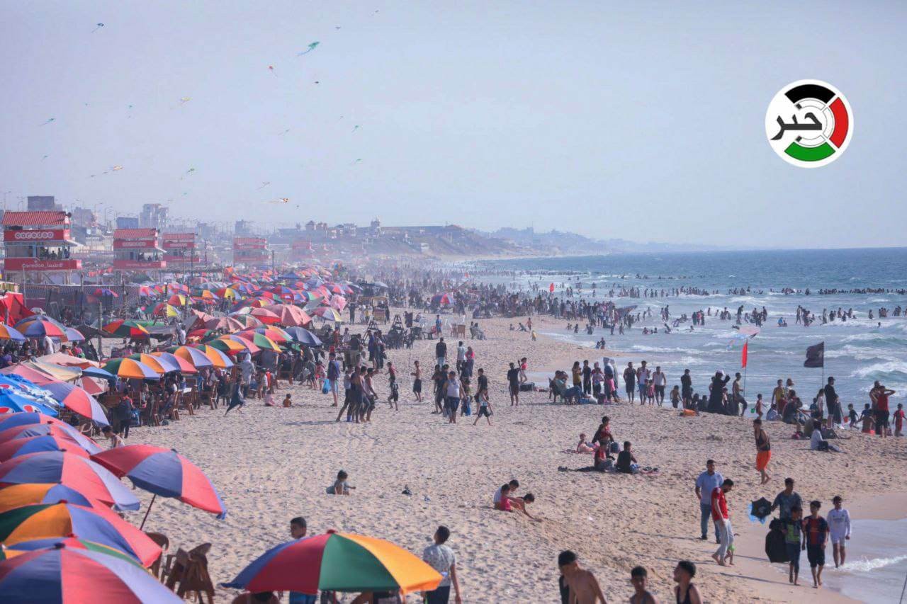 بلدية غزة تصدر تنويهًا مهمًا حول مواعيد السباحة في البحر