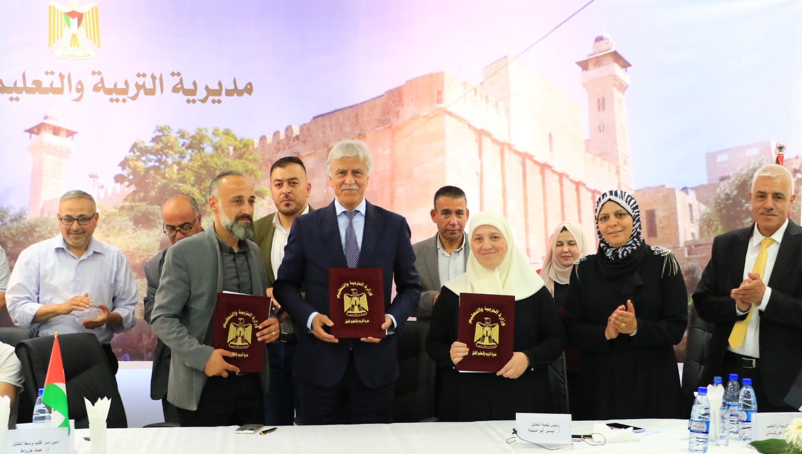 توقيع اتفاقتين لإنجاز مشاريع الأبنية مدرسية في الخليل 