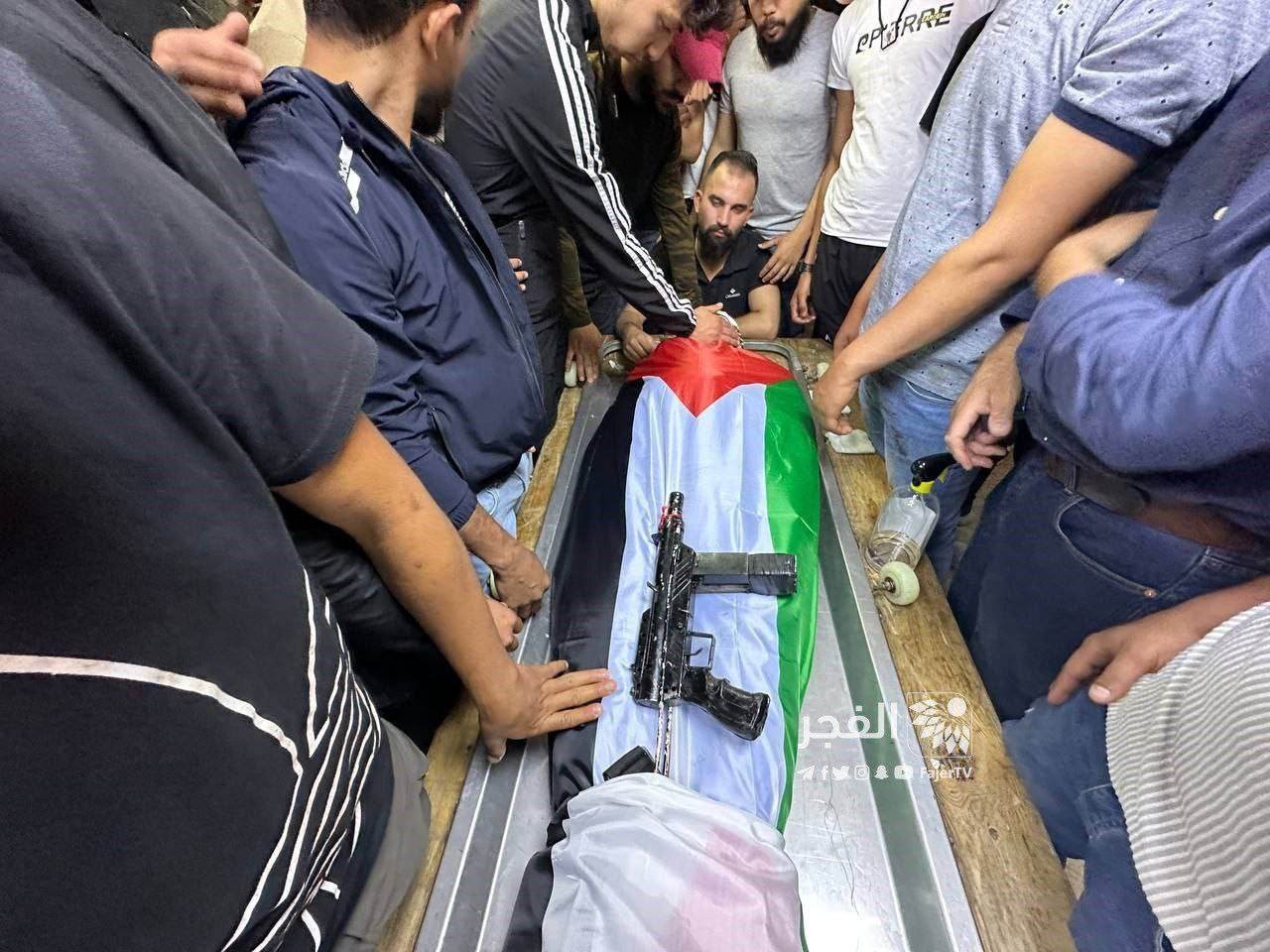 أهالي نابلس يُشيعون جثمان الشهيد خليل الأنيس