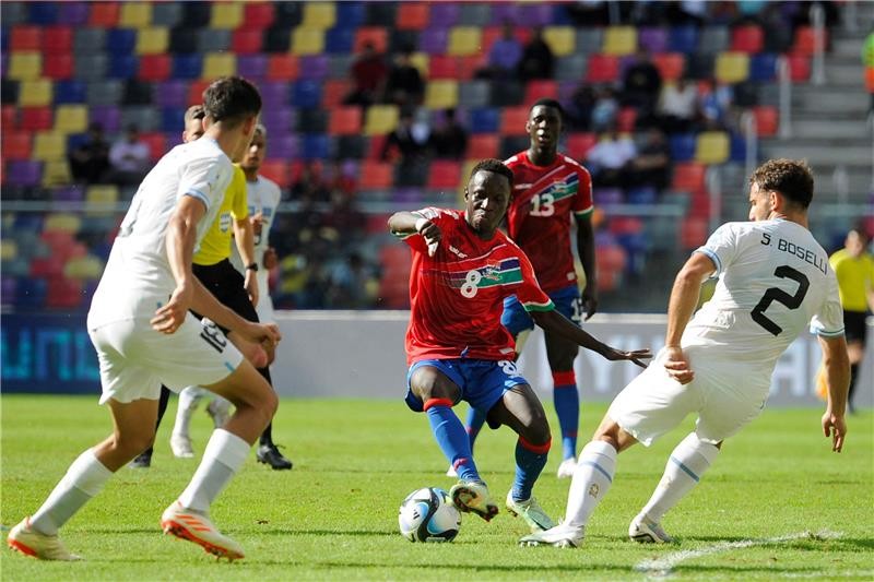 بالصور : أوروجواي تنهي مغامرة جامبيا في مونديال الشباب