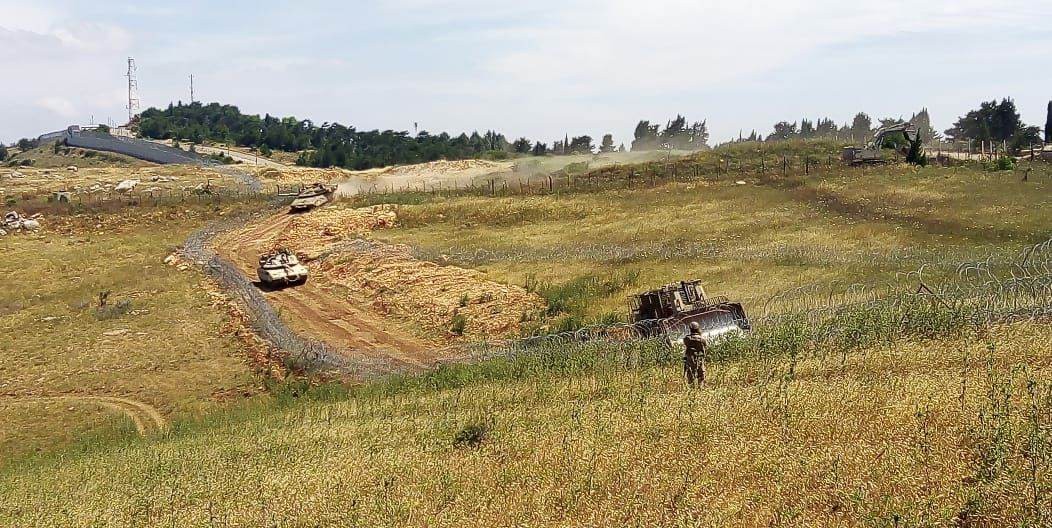 آليات الاحتلال تشرع بأعمال هندسية جنوب لبنان