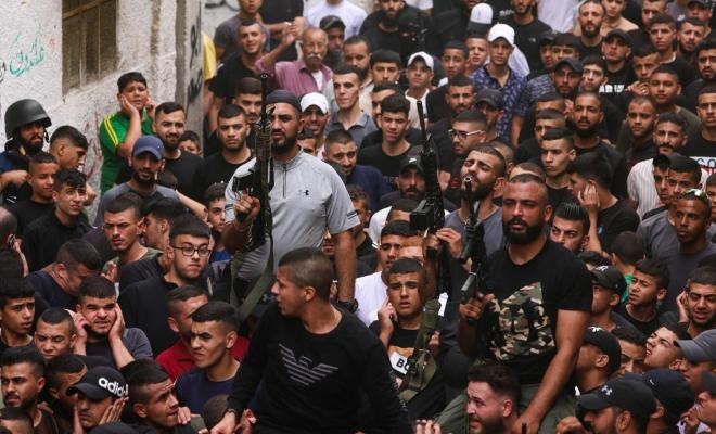 بالفيديو: جماهير شعبنا تُشيع جثمان الشهيد فارس حشاش في نابلس