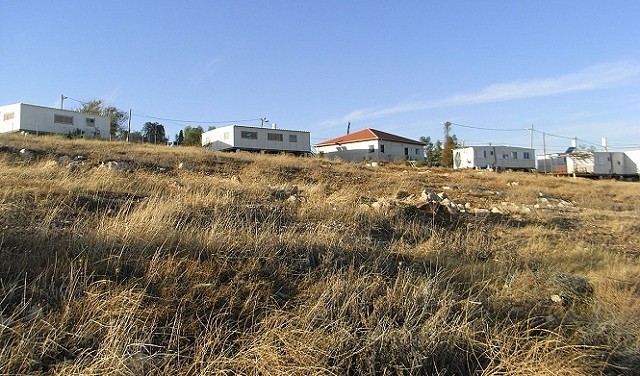 وثائق أرشيفية تكشف سعي جيش الاحتلال لتهجير سكان قرية عقربا جنوب نابلس عن أراضيهم عام 1972