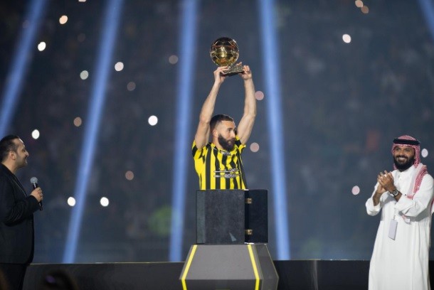 مفاجأة في رحيل بنزيما لاتحاد جدة.. ماذا استفاد الريال؟