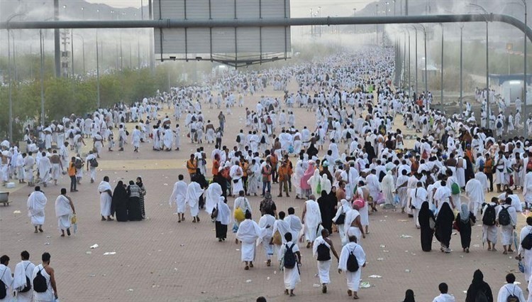 استعدادًا لرمي الجمرات.. حجاج بيت الله الحرام ينفرون إلى مزدلفة