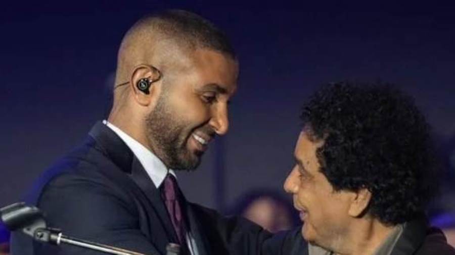 أحمد سعد يفاجئ محمد منير بموال مخصوص له على المسرح في جدة