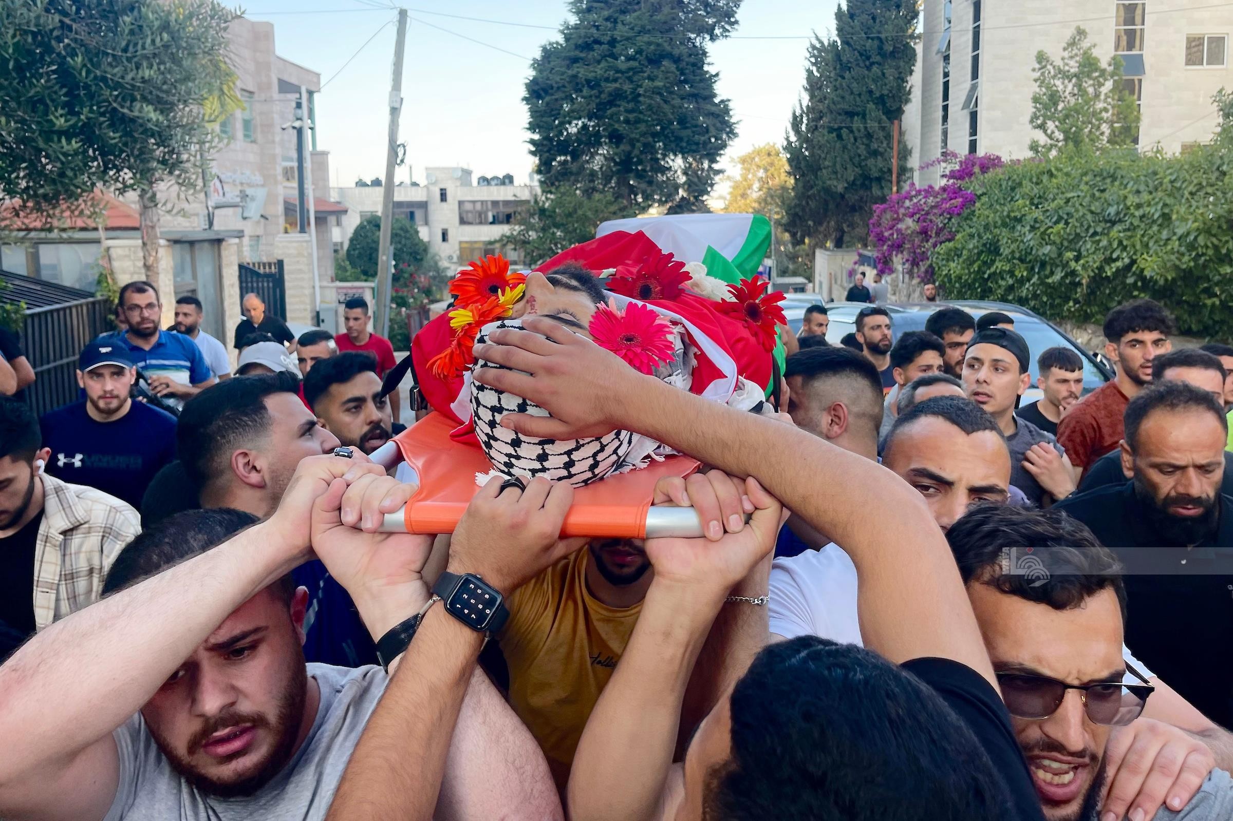 جماهير شعبنا تُشيع جثمان الشهيد عمر جبارة في رام الله