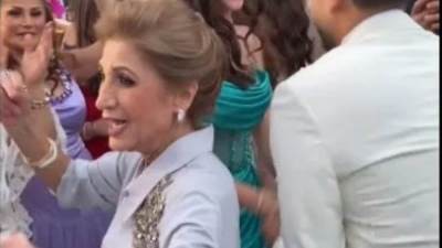 رقصة والدة أصالة تثير الجدل في زفاف ابنها