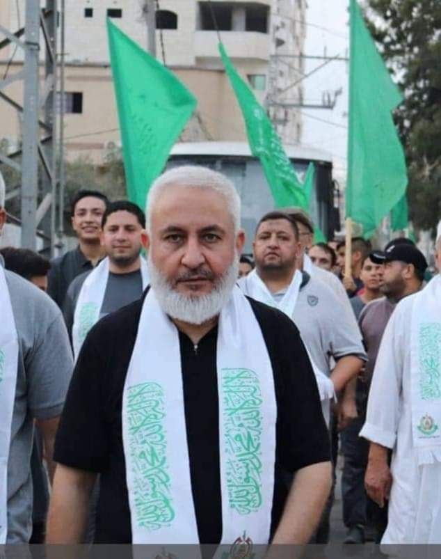 كتائب القسام تزف القيادي أيمن منصور ونجله 