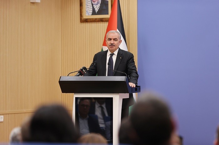 اشتية: المجتمع الدولي يتعامل مع قضيتنا بمعايير مزدوجة