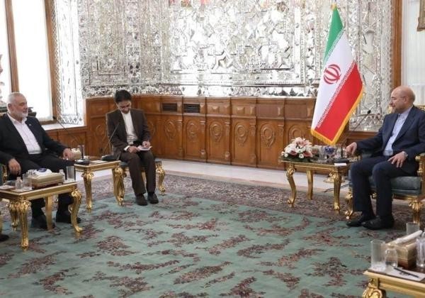 هنية يلتقي برئيس مجلس الشورى الإسلامي في طهران 