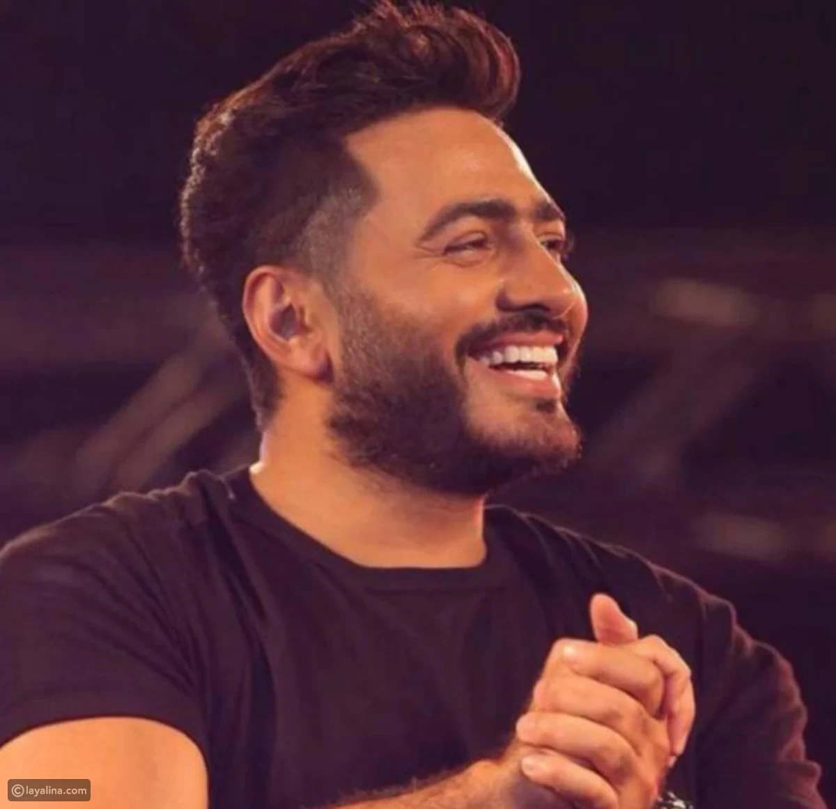 خطيبة تامر حسني تكشف تفاصيل ارتباطهما ومنعه لها من العمل!