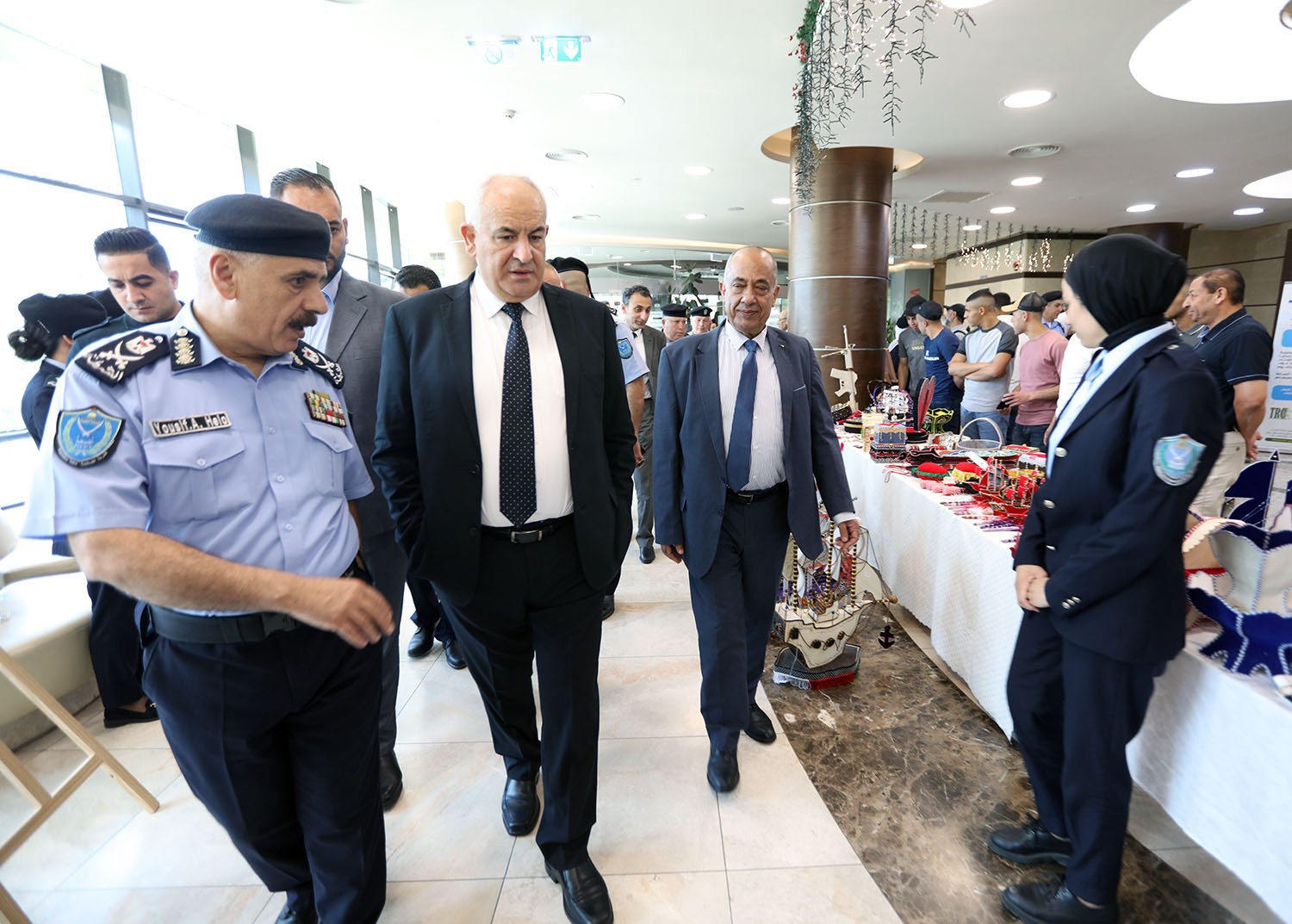 رام الله: افتتاح معرض الأشغال اليدوية والتراثية لنزلاء مراكز الإصلاح والتأهيل