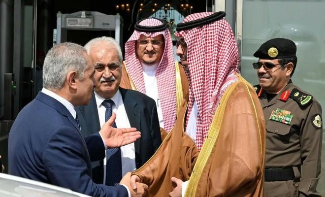 اشتية يغادر جدة بعد أداء مناسك الحج