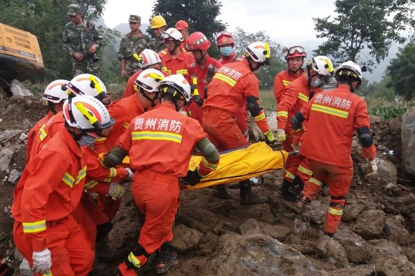 فقدان 9 أشخاص جراء انهيار أرضي وسط الصين
