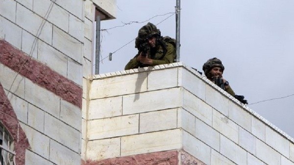 الاحتلال يحول منزلا إلى نقطة مراقبة شمال رام الله