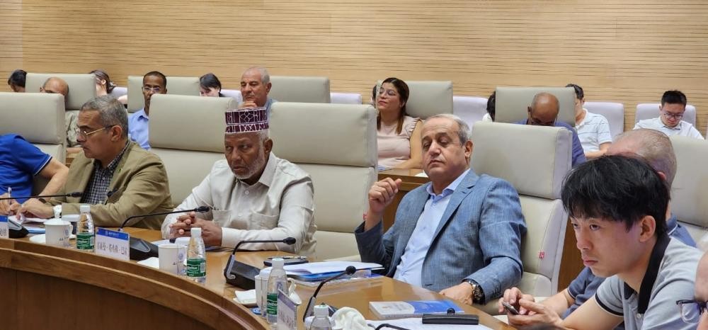 مزهر يلتقي بمسؤولين صينيّين بارزين في شنغهاي