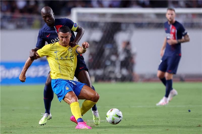 بالصور : بمشاركة 41 لاعبا.. باريس يتعادل مع النصر السعودي
