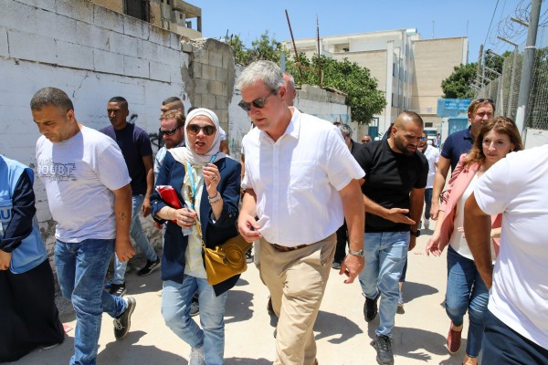 مسؤول أمريكي يجري جولة لبحث التطورات في مخيم جنين