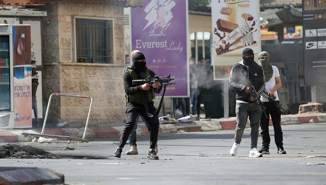 موقع عبري يزعم الكشف عن طرق تحويل الأموال للمقاومة في الضفة