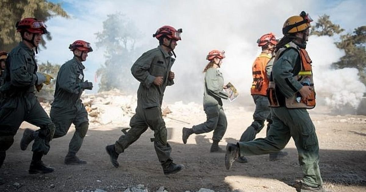 قيادة الجبهة الداخلية تُنفذ تفجيرًا تجريبيًا لاختبار مقاومة النوافذ الزجاجية