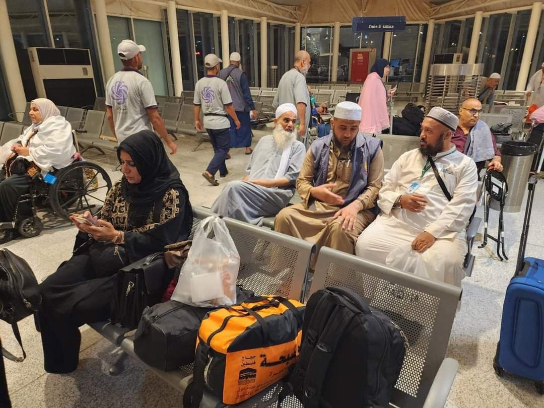 بالصور: الفوج الأول من حجاج قطاع غزة يصل مطار القاهرة