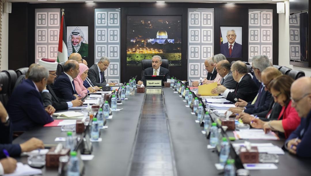 مجلس الوزراء الفلسطيني يحيل عطاءً لترميم شبكة كهرباء قطاع غزة