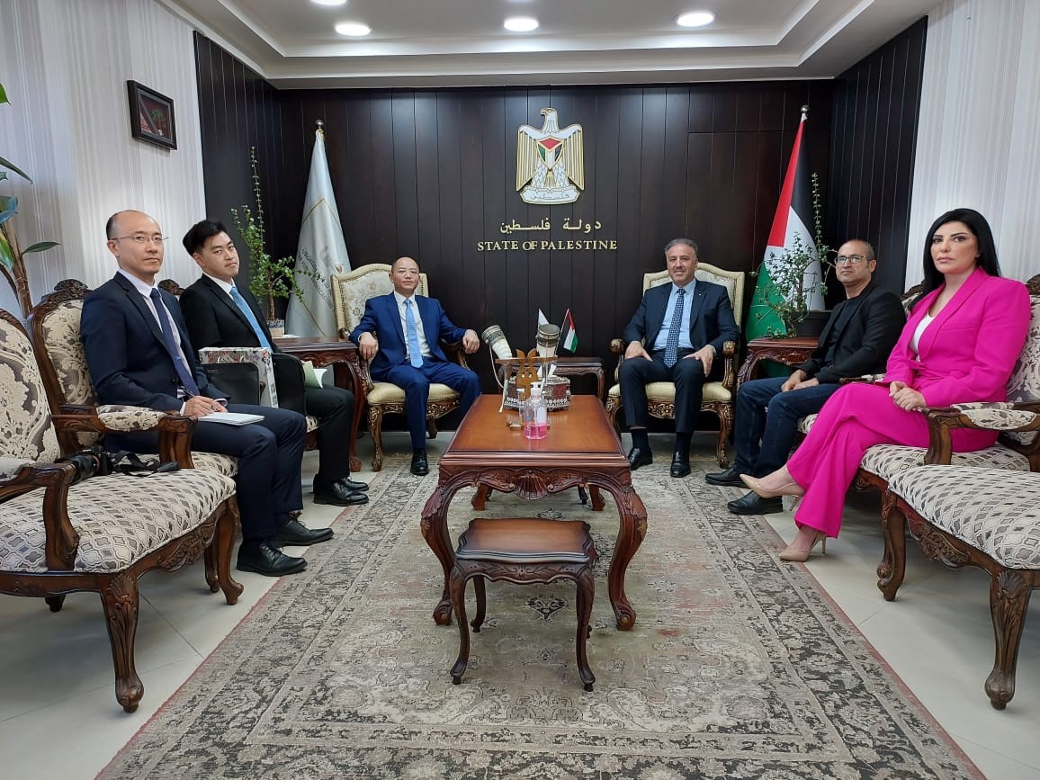 عساف يستقبل السفير الصيني في مقر الهيئة العامة للإذاعة والتلفزيون