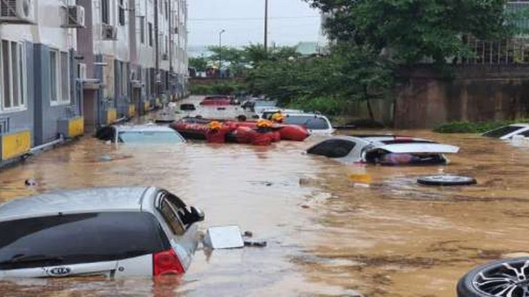 إجلاء ألفي شخص من مناطق تشهد فيضانات في أقصى شرق روسيا