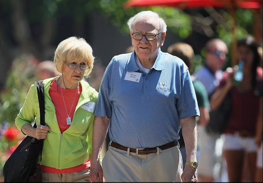 زوجة الملياردير وارن بافت تشتكى من سعر قهوة بـ4 دولارات