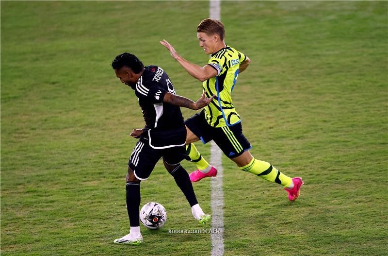 بالصور : بمشاركة الصفقات الجديدة.. آرسنال يكتسح نجوم الدوري الأمريكي