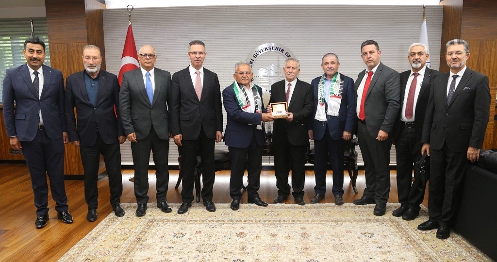 وفد حملة "لأجل فلسطين" يبحث التعاون المشترك مع بلدية قيصري التركية