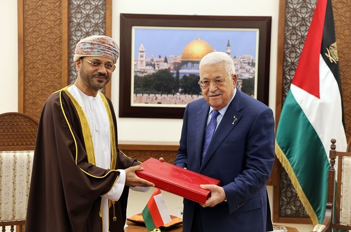 تفاصيل لقاء الرئيس عباس بوزير الخارجية العُماني