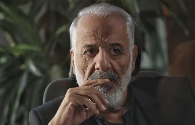 أيمن زيدان ينتقد إلزام السوريين بتصريف 100 دولار عند دخول سوريا