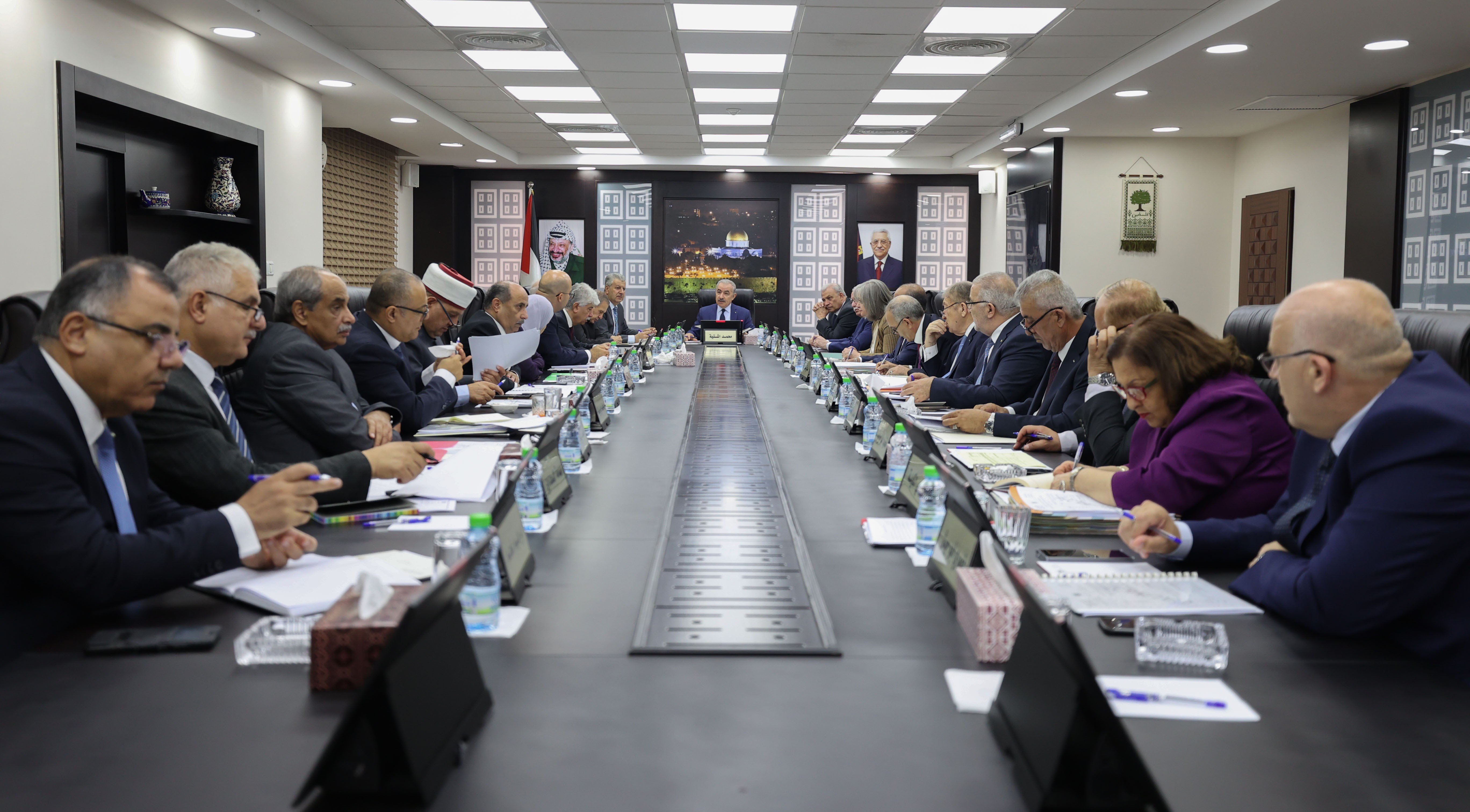 خلال جلسته الأسبوعية