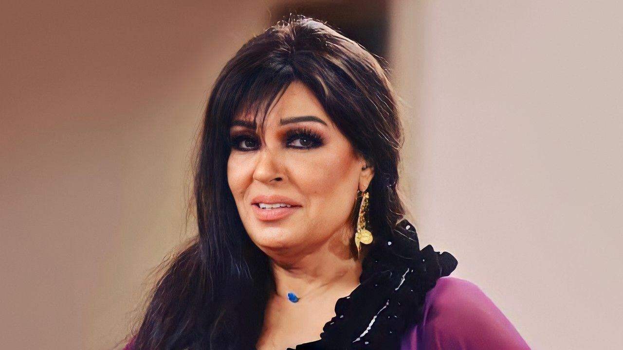 فيديو: فيفي عبده كادت تسقط ارضا خلال استعراض اطلالتها واول تعليق لها يتصدر